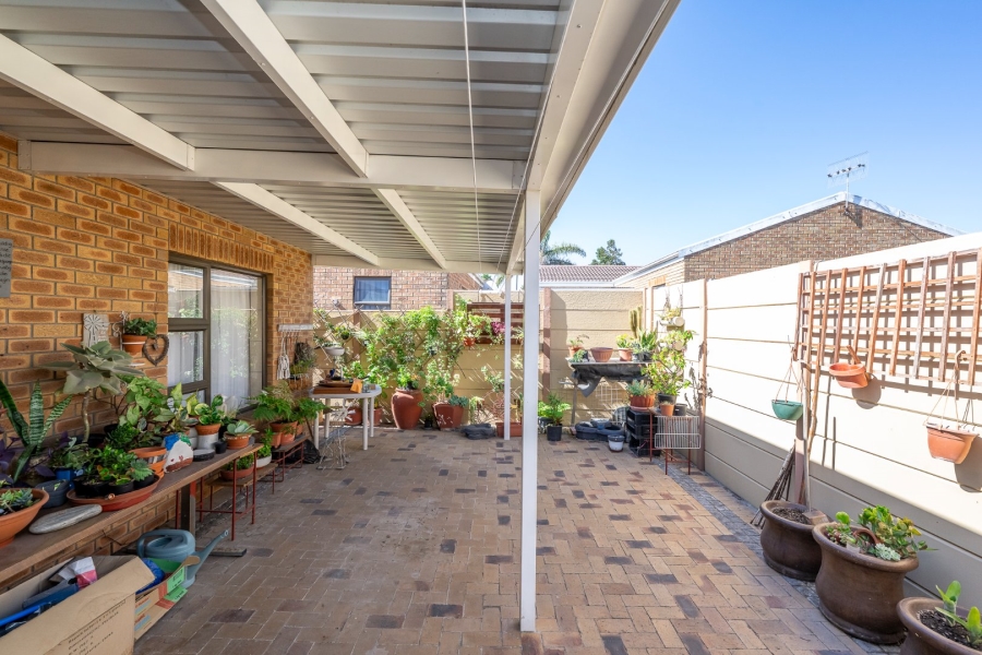 3 Bedroom Property for Sale in De Oude Spruit Western Cape